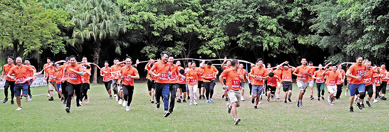 起跑1.jpg 起跑1.jpg