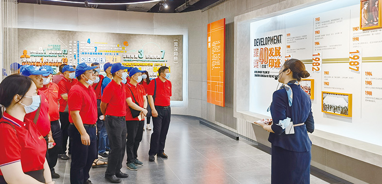 參觀茅洲河工業文明展示館。 (2).jpg