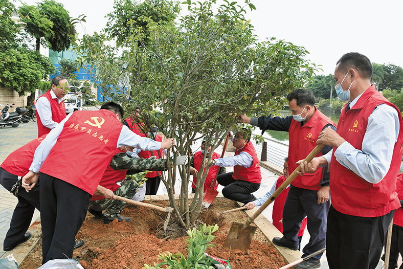 現場黨員個個精神飽滿、干勁十足.jpg 現場黨員個個精神飽滿、干勁十足.jpg